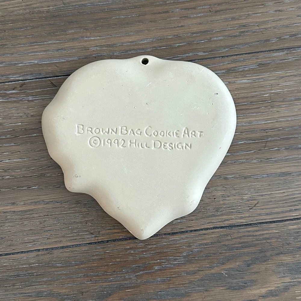 Brownbag Cookie Art, stoneware Heart-Shaped‎ with Hummingbird Design